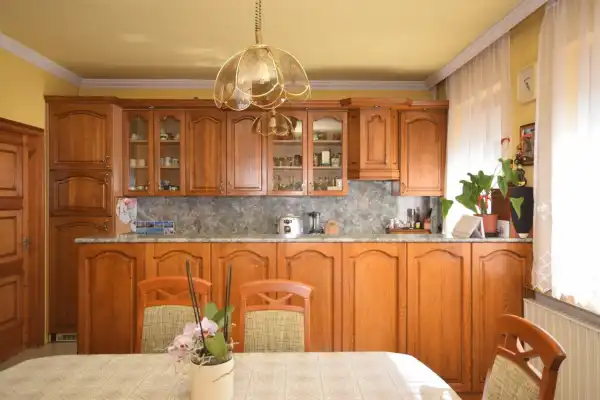 Eladó családi ház, Halásztelek 5 szoba 180 m² 118.9 M Ft